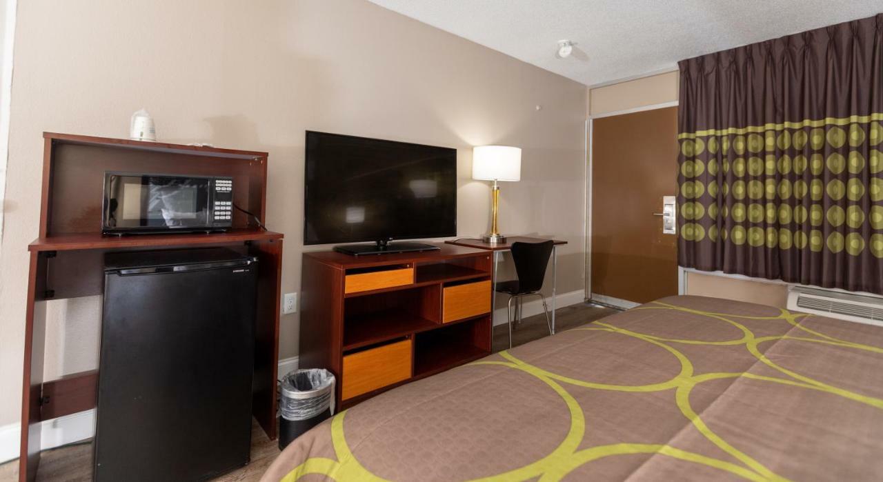 Super 8 By Wyndham Goldsboro Motel Exterior photo