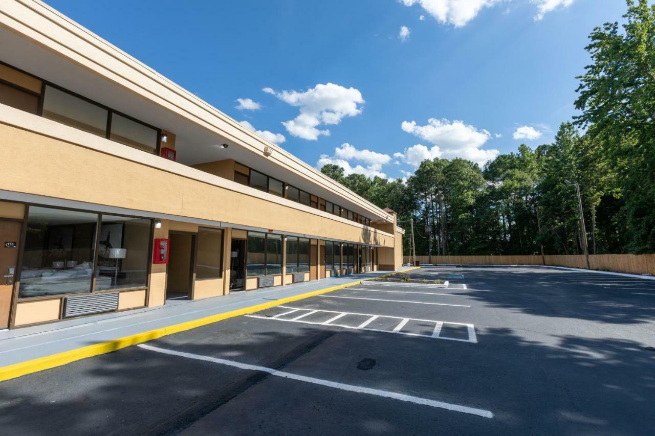 Super 8 By Wyndham Goldsboro Motel Exterior photo