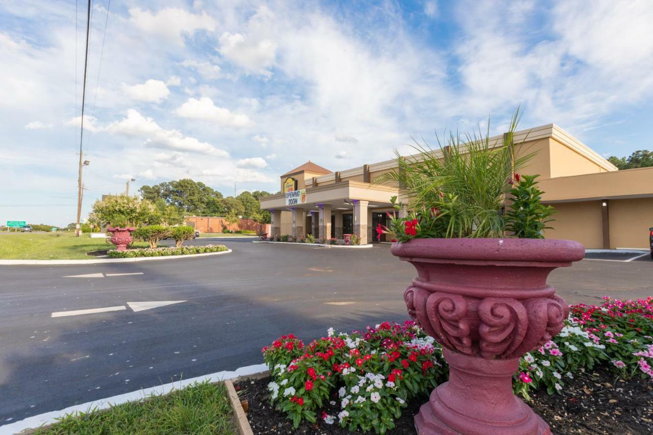 Super 8 By Wyndham Goldsboro Motel Exterior photo