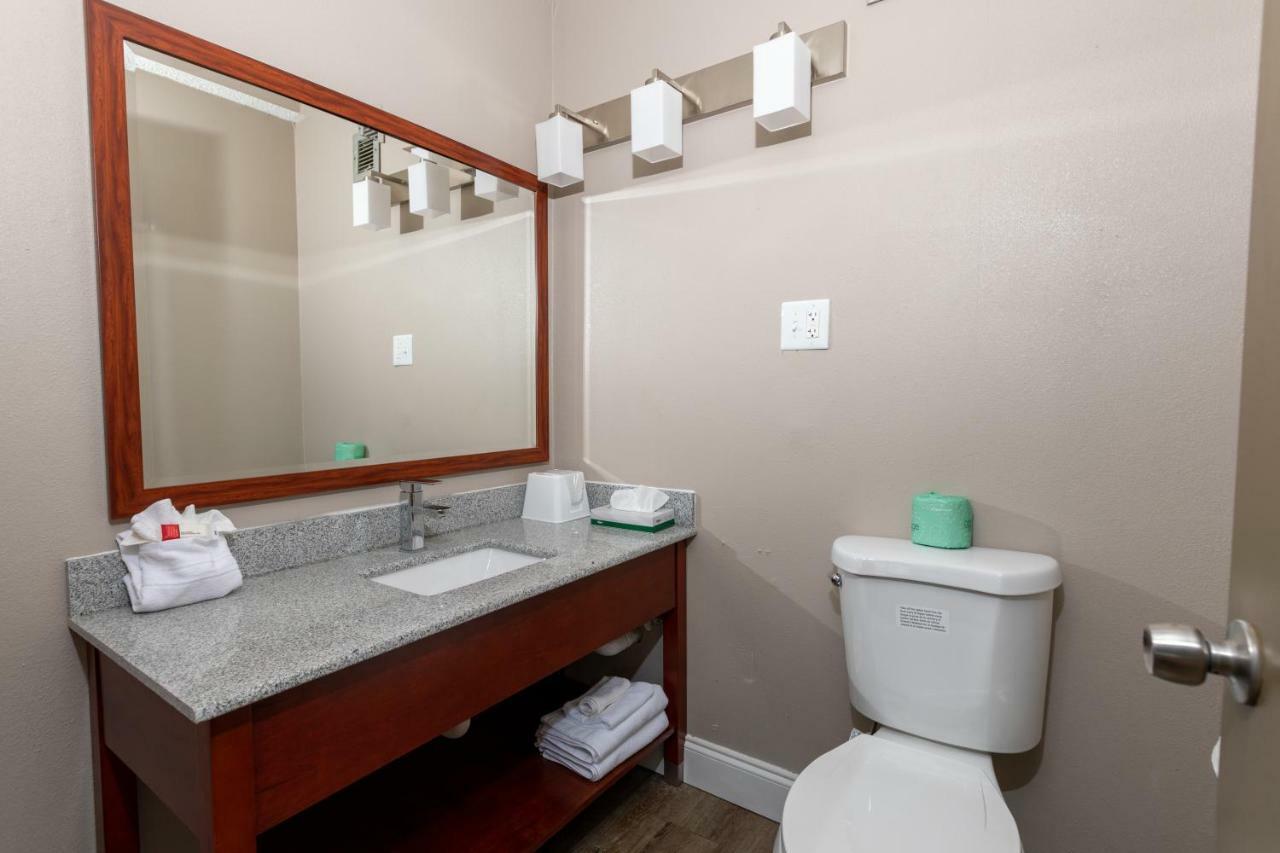 Super 8 By Wyndham Goldsboro Motel Exterior photo